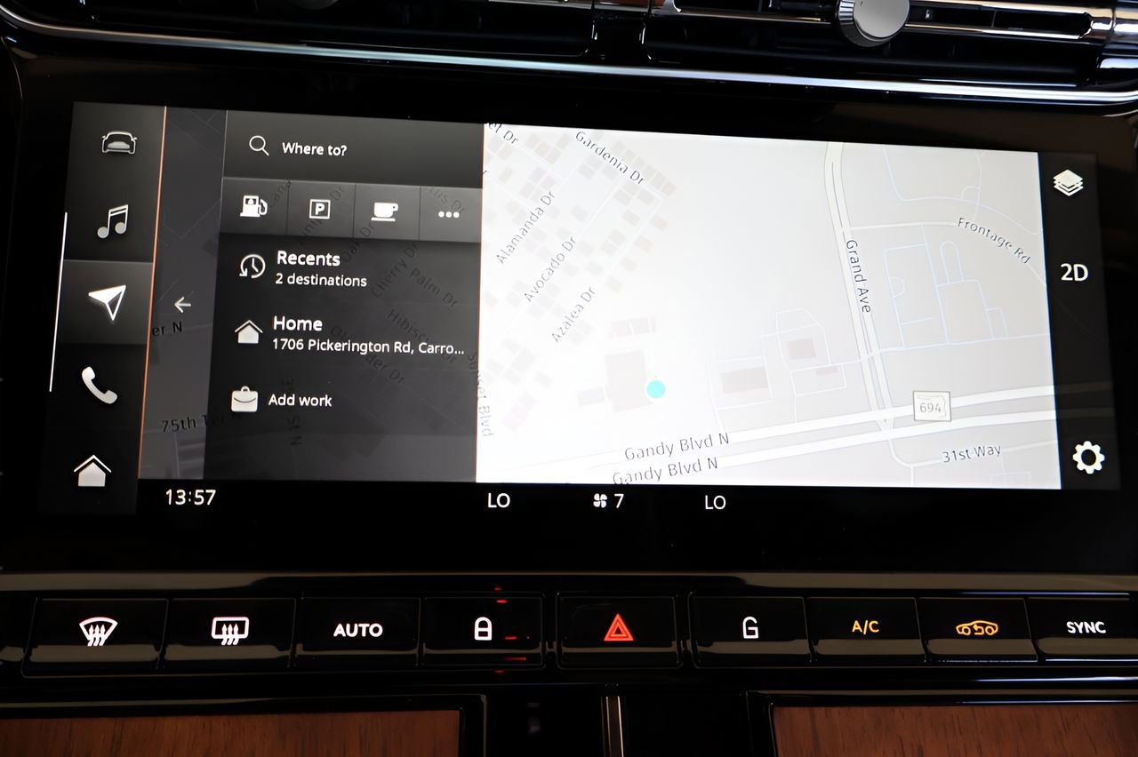 Used 2024 Aston Martin DB12 Convertible image 29