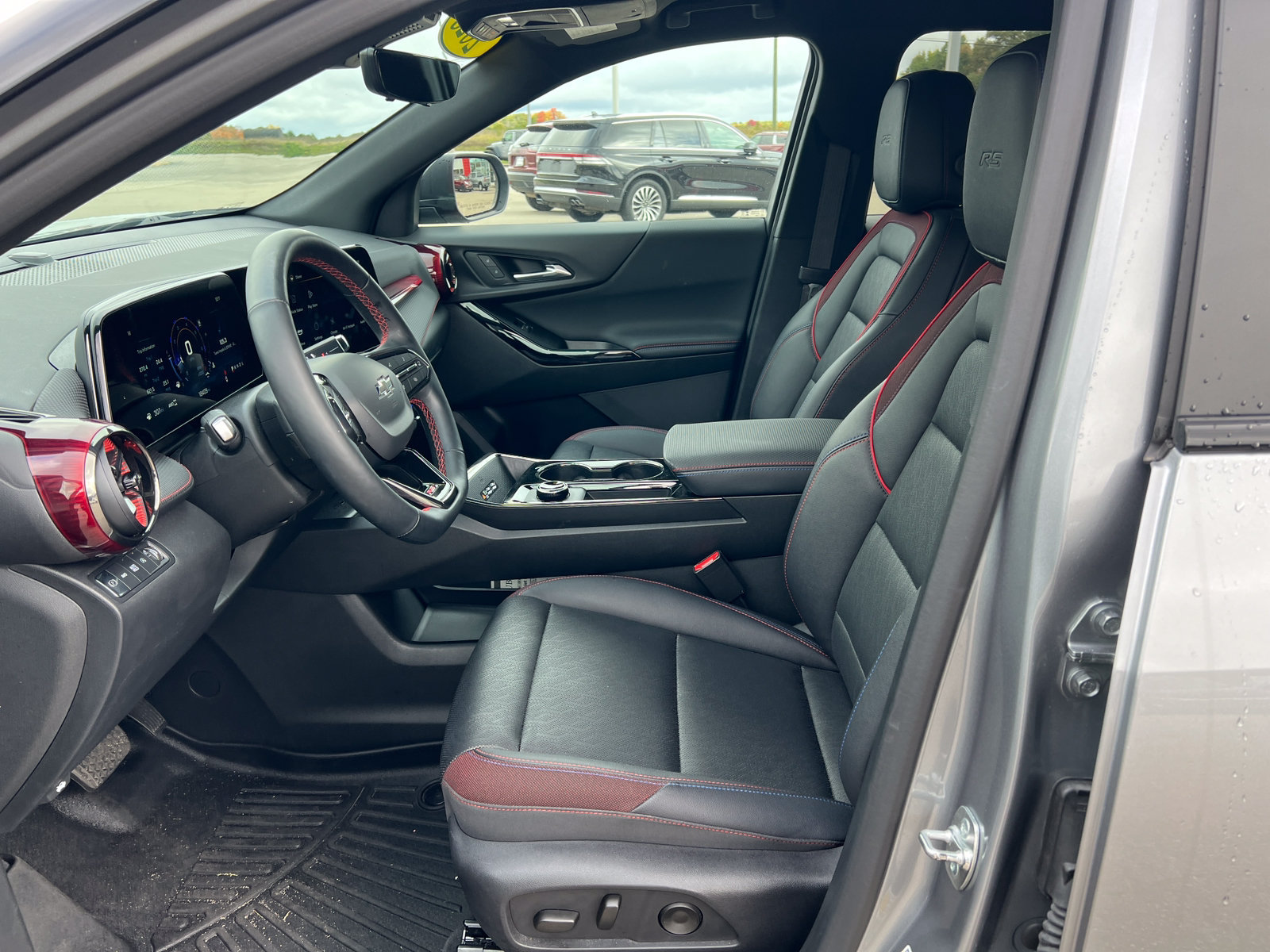 Used 2025 Chevrolet Equinox RS w/ Safety and Technology Package AWD/4WD image 4