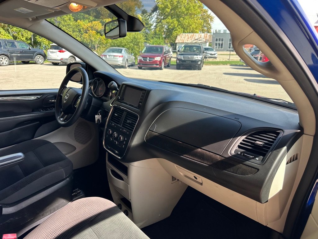 Used 2018 Dodge Grand Caravan SE w/ UConnect Hands-Free Group FWD image 18