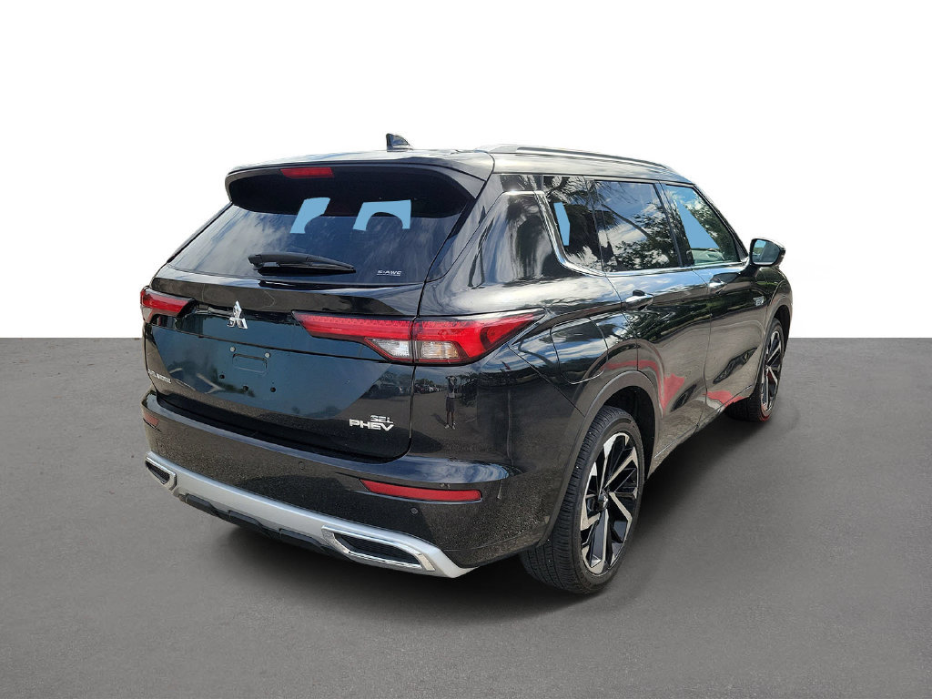 Used 2025 Mitsubishi Outlander 4WD Plug-In Hybrid image 3