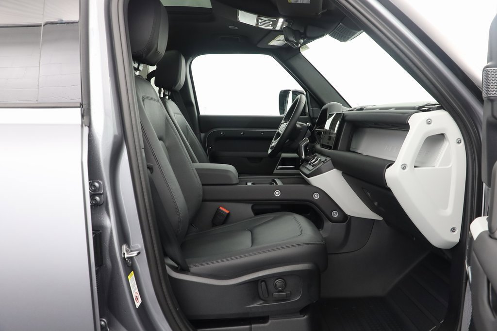 New 2024 Land Rover Defender 110 SE image 20