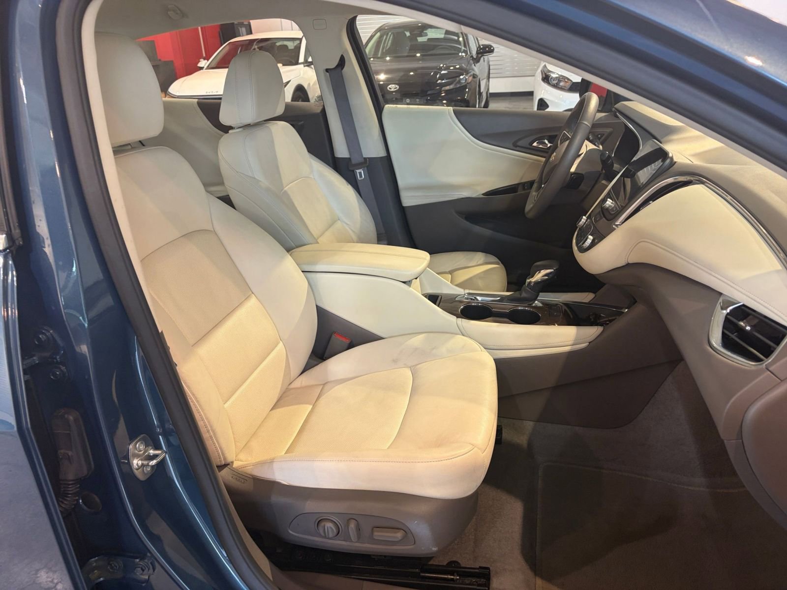 Used 2024 Chevrolet Malibu LT image 36