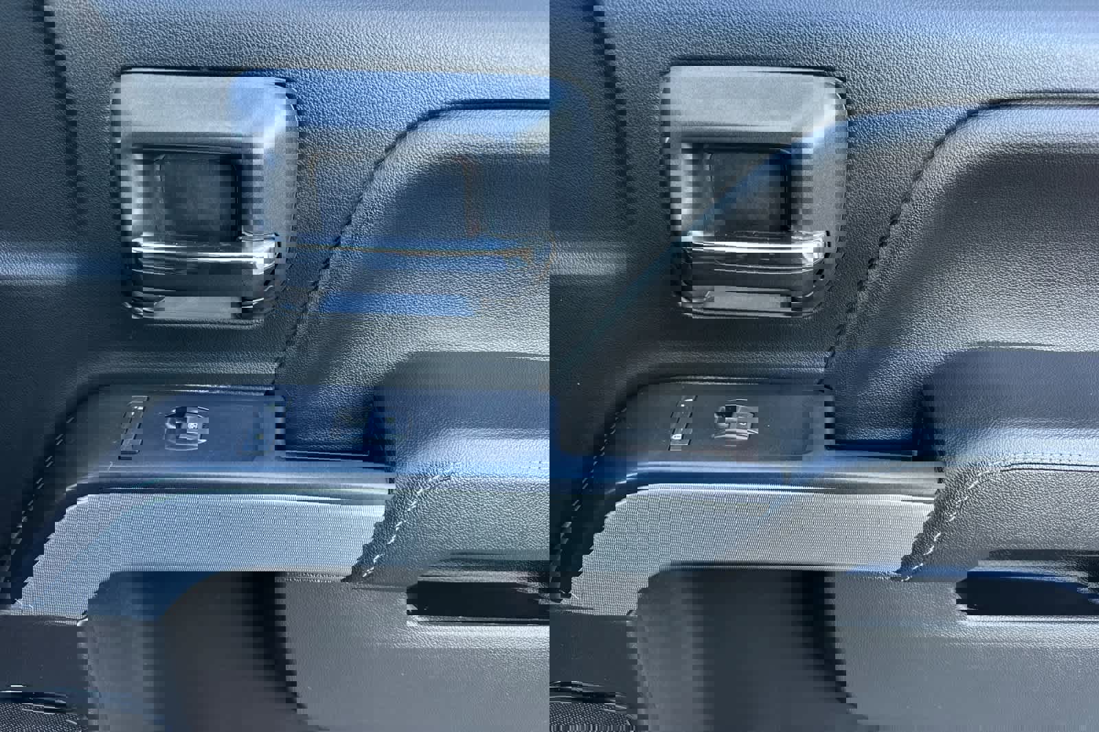 Used 2018 Chevrolet Silverado 1500 LTZ Z71 w/ LTZ Plus Package image 17