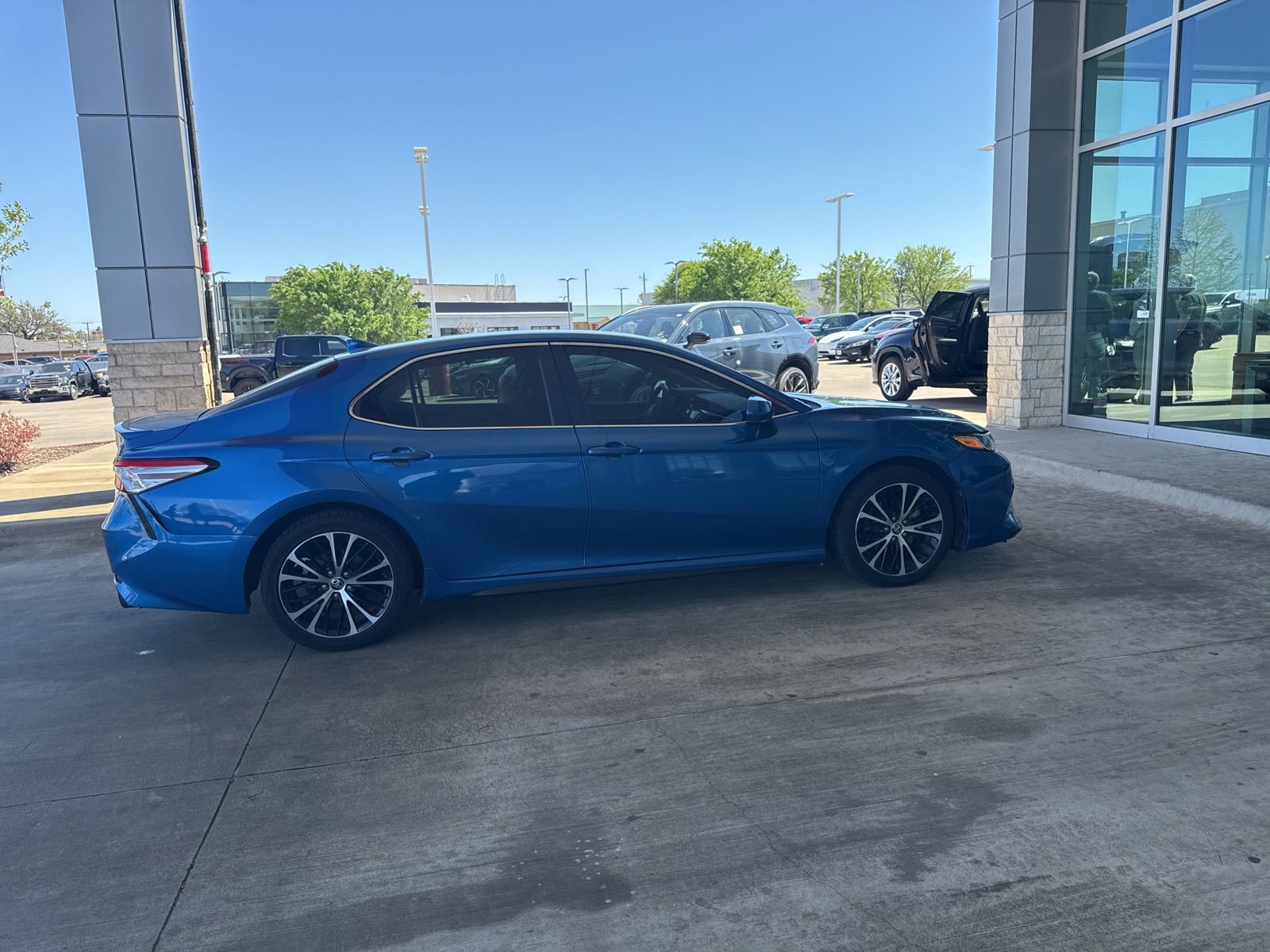 Used 2020 Toyota Camry SE image 8