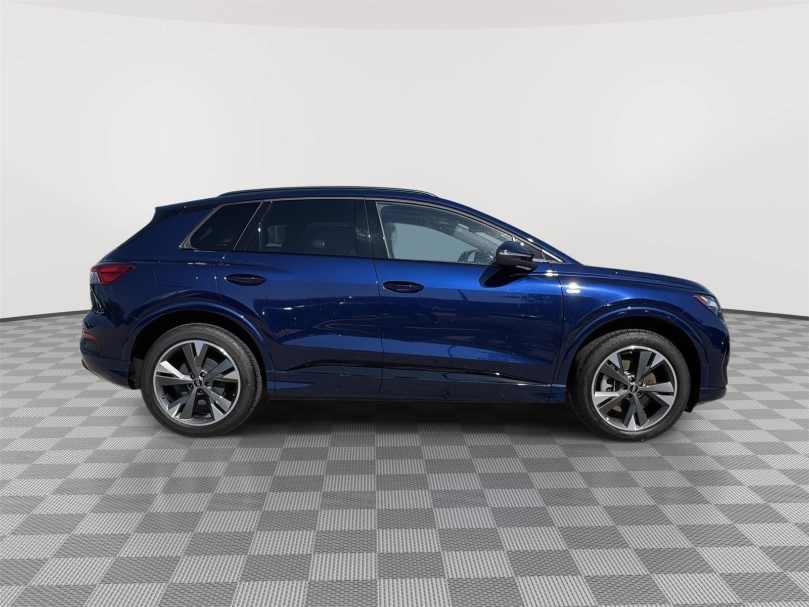 Certified 2024 Audi Q4 e-tron Premium Plus AWD/4WD image 6