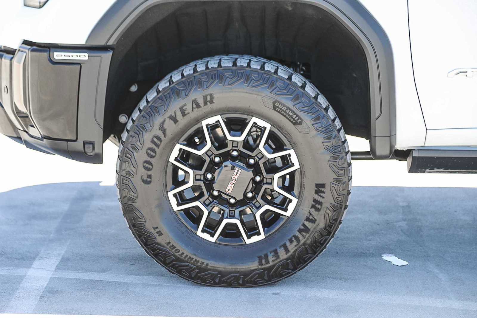 Used 2024 GMC Sierra 2500 AT4X AWD/4WD image 10