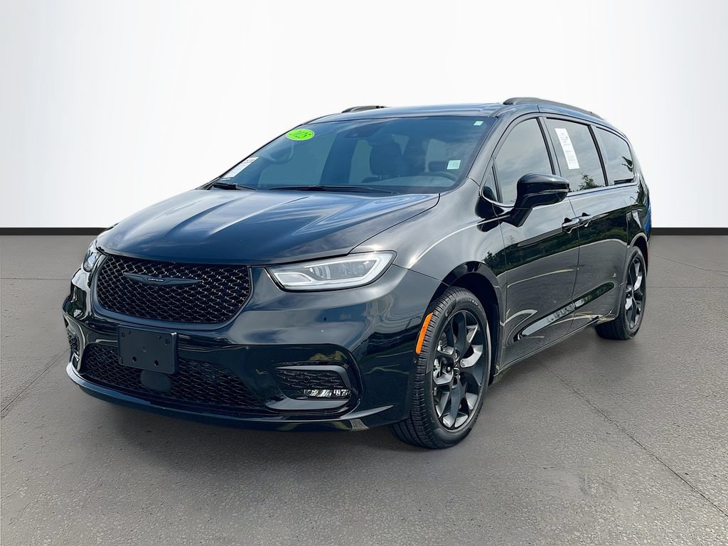 Used 2025 Chrysler Pacifica Limited w/ Trailer Tow Group FWD image 3