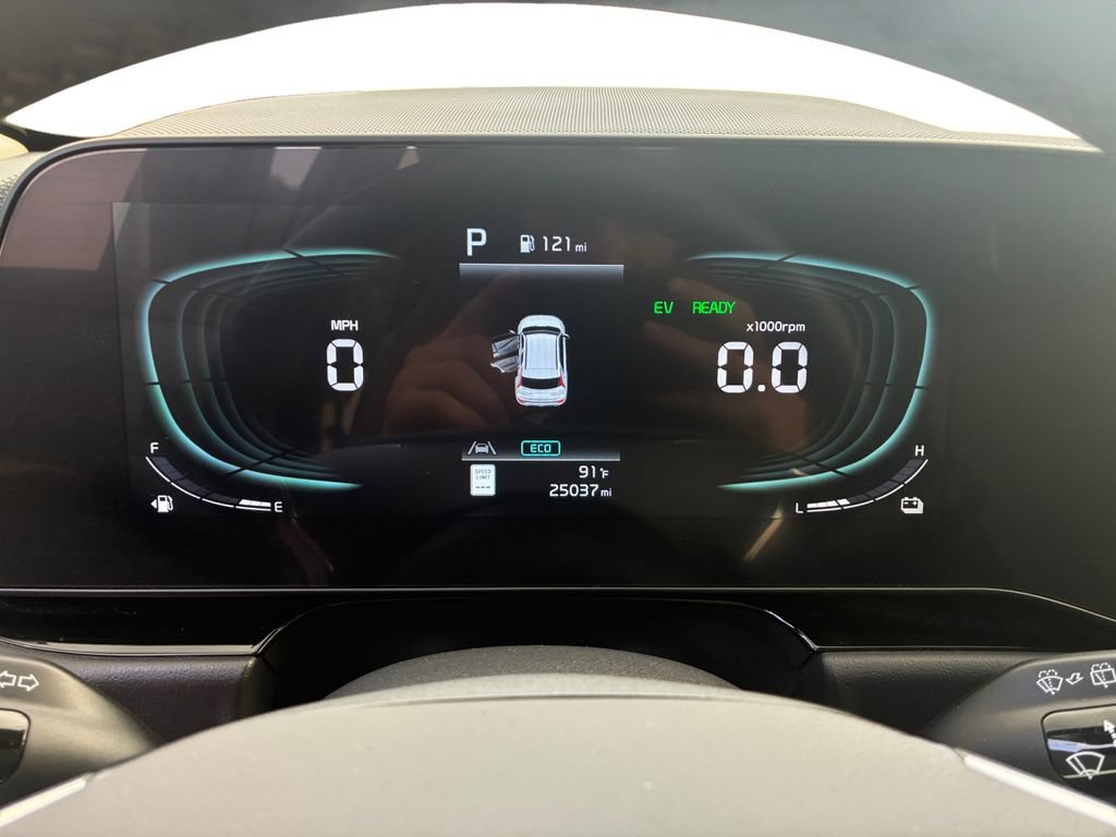 Used 2024 Kia Niro SX Touring FWD image 24