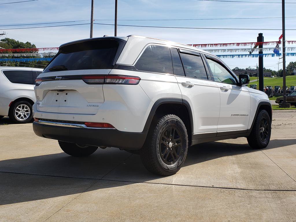 Certified 2023 Jeep Grand Cherokee Laredo w/ Luxury Tech Group I AWD/4WD image 3