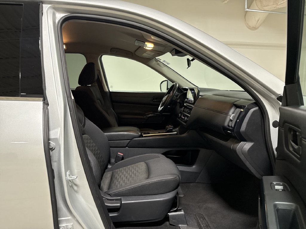 Used 2024 Nissan Pathfinder SV AWD/4WD image 21