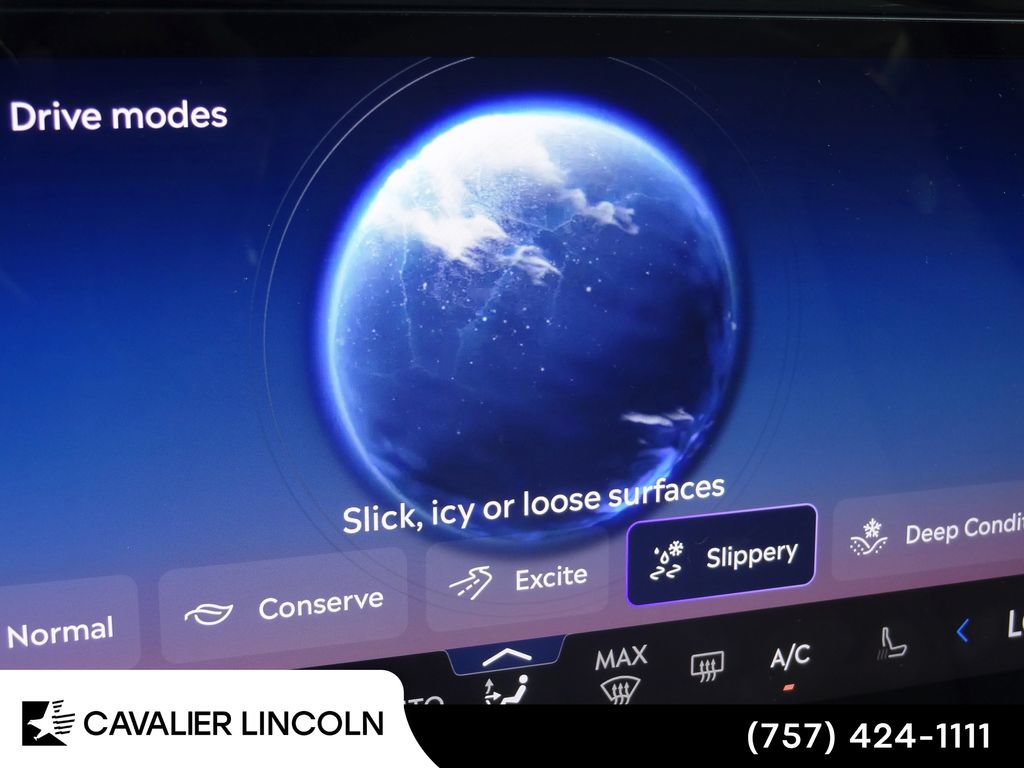 Used 2026 Lincoln Nautilus Premier AWD/4WD image 35
