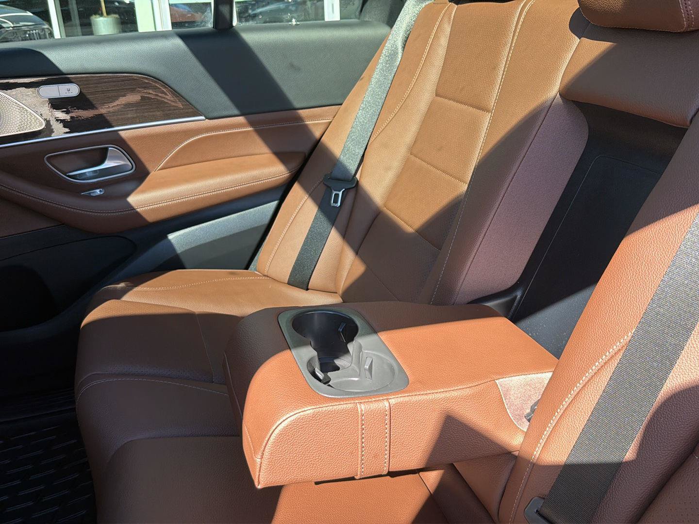 Used 2025 Mercedes-Benz GLE 450 4MATIC w/ AMG Line Exterior image 9