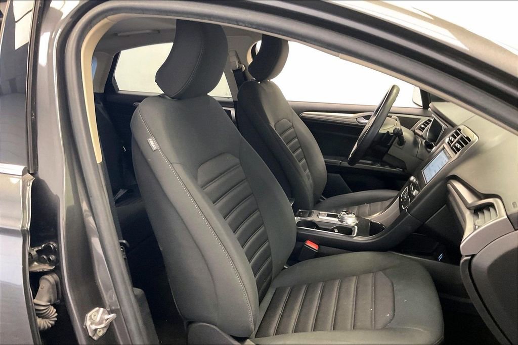 Used 2019 Ford Fusion SE image 6