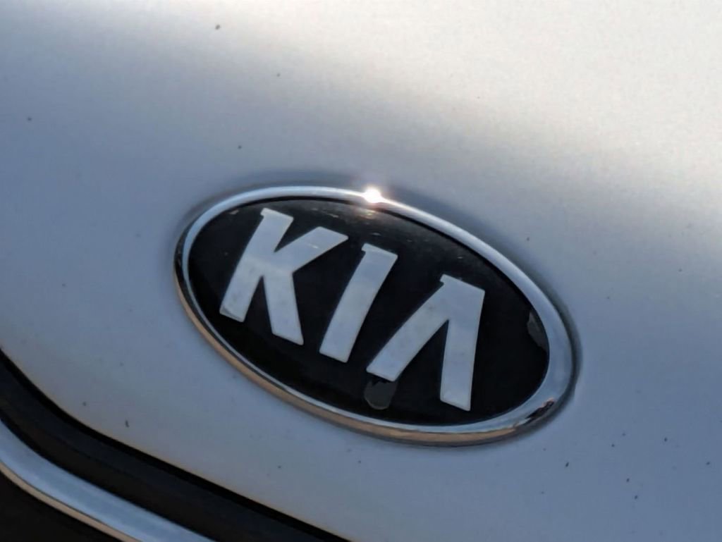 Used 2017 Kia Soul + image 9