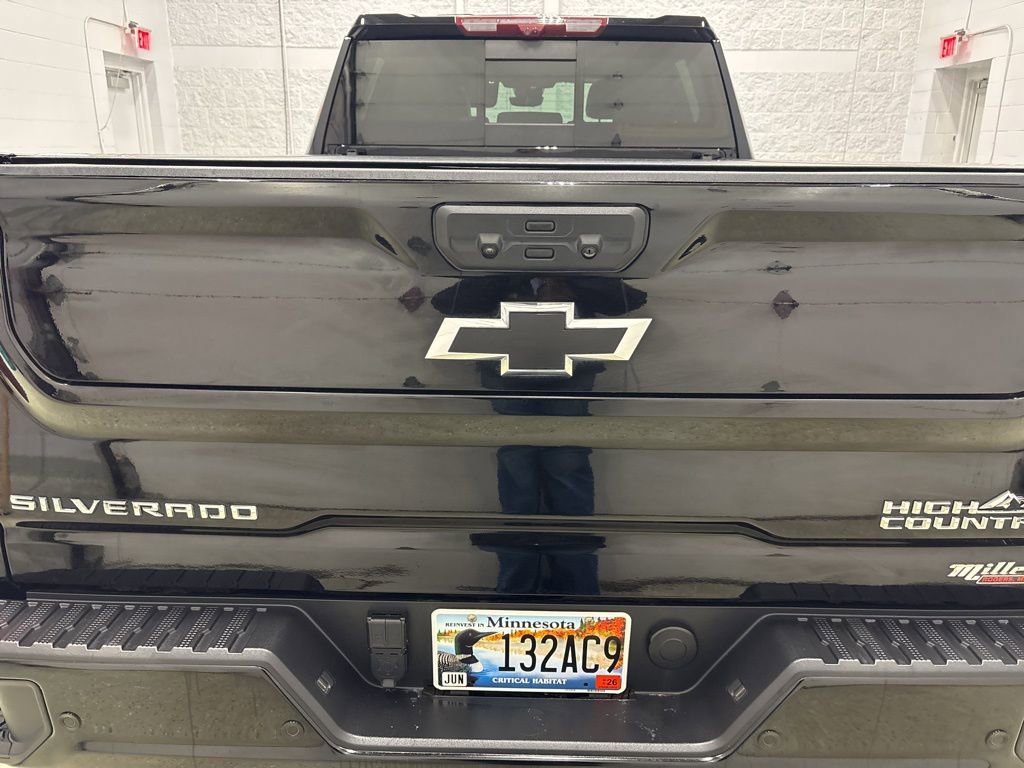 Used 2024 Chevrolet Silverado 2500 High Country w/ High Country Premium Package image 4