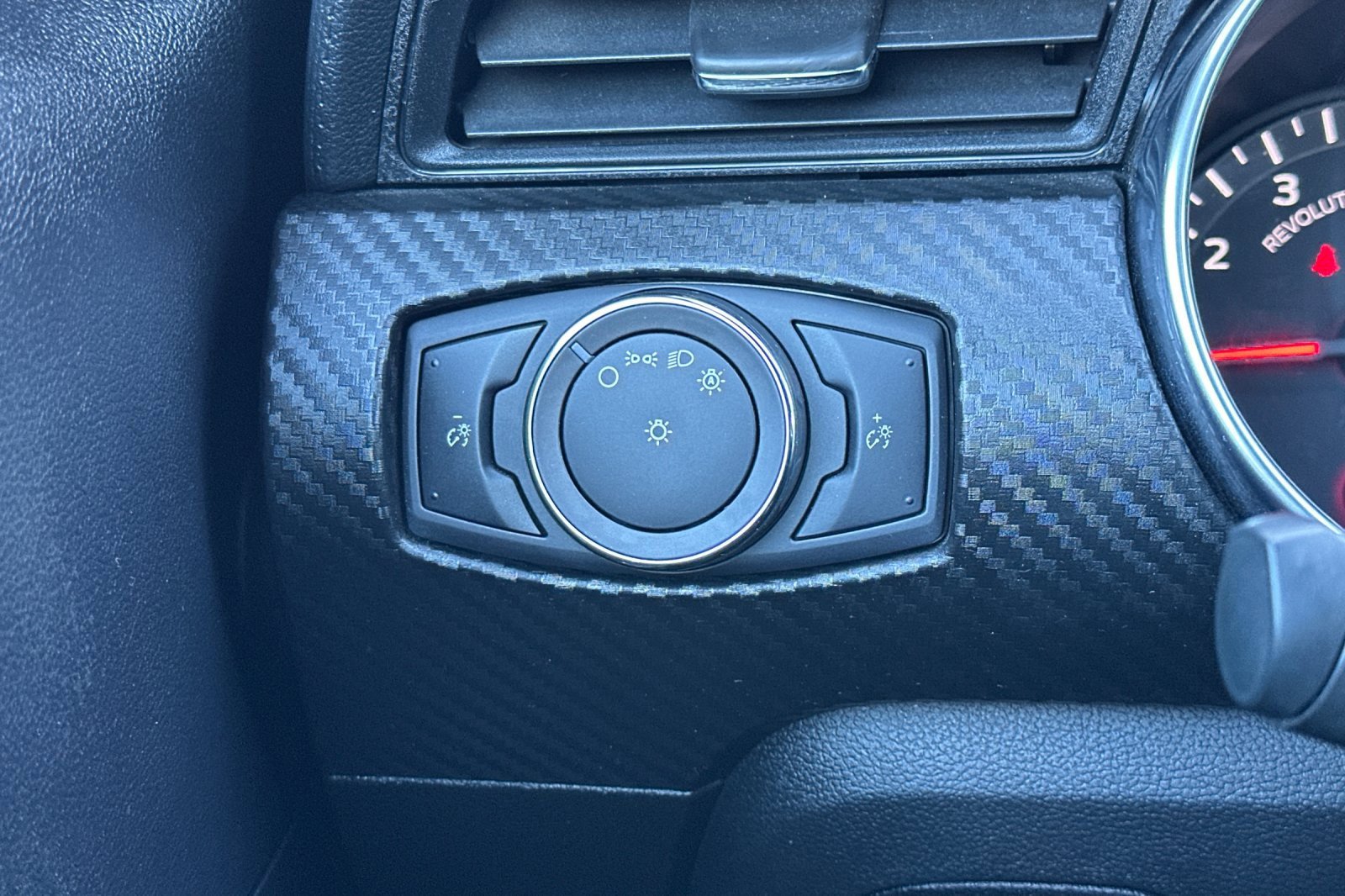 Used 2018 Ford Mustang EcoBoost image 28