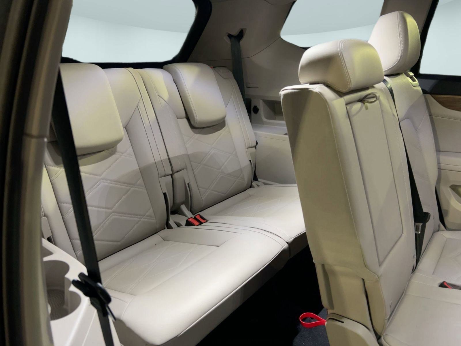 Certified 2025 Volkswagen Atlas SE image 28