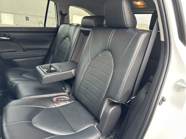 Certified 2022 Toyota Highlander XLE image 34