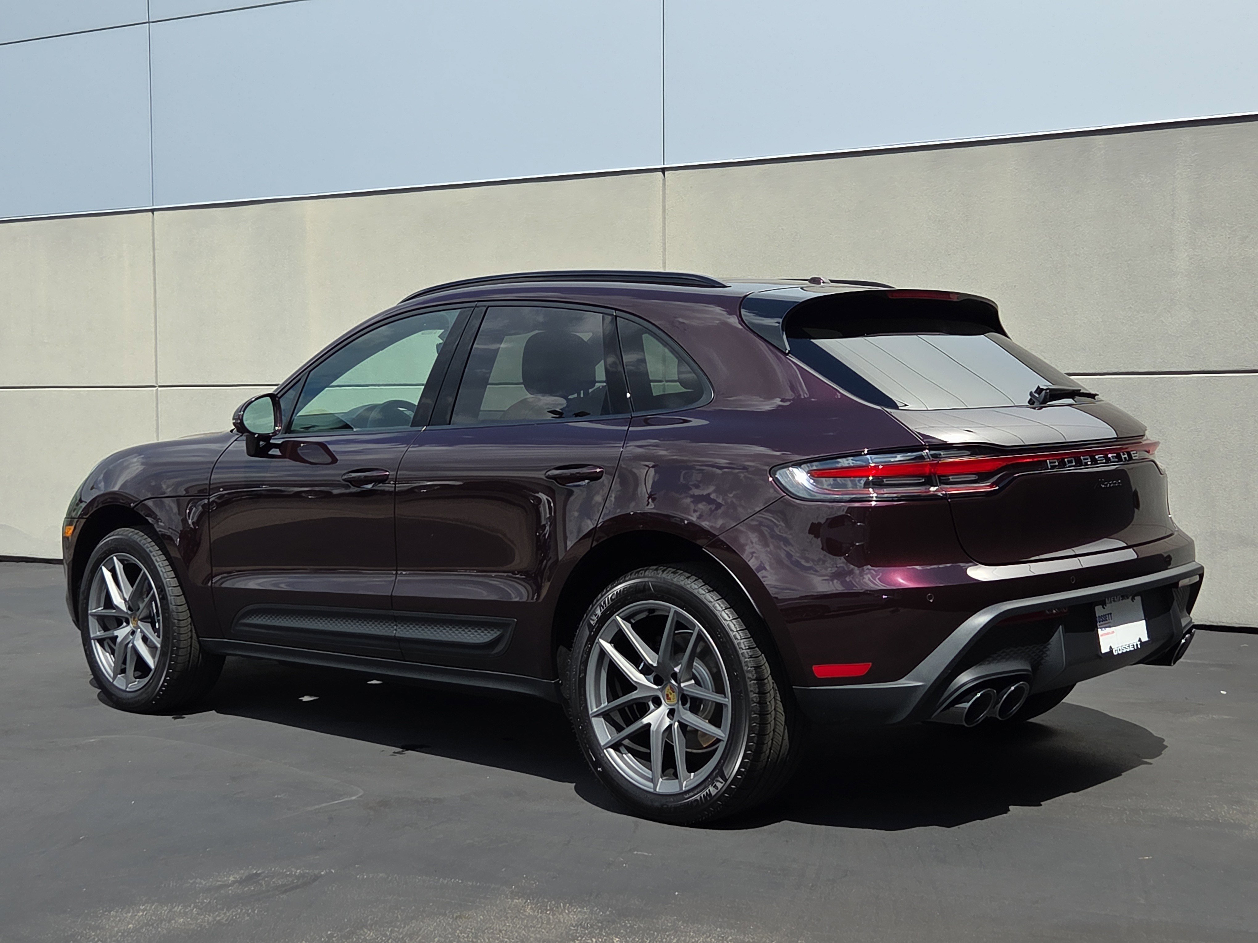 Used 2025 Porsche Macan AWD/4WD image 3