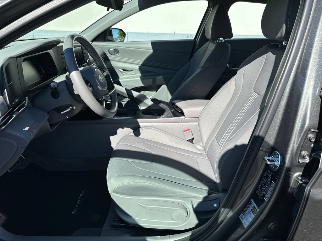 Certified 2025 Hyundai Elantra Sport FWD image 12