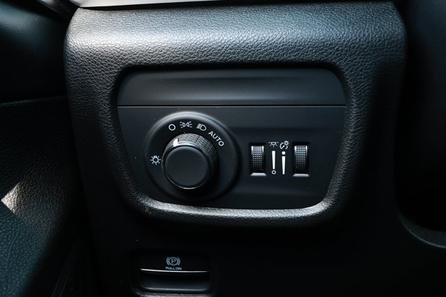 Used 2023 Jeep Grand Cherokee L Laredo RWD image 14