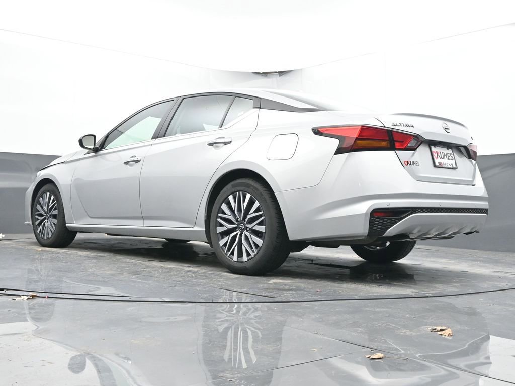 Used 2024 Nissan Altima 2.5 SV FWD image 45