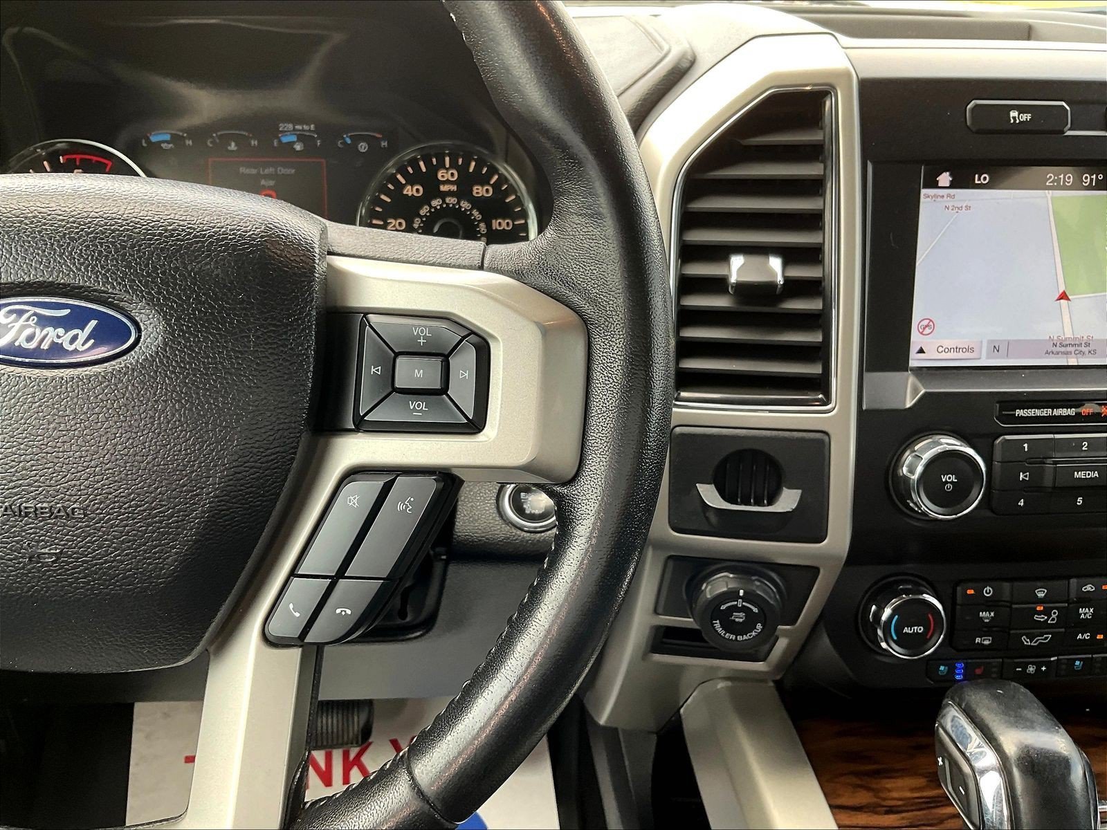 Used 2019 Ford F150 Lariat w/ Trailer Tow Package RWD image 13