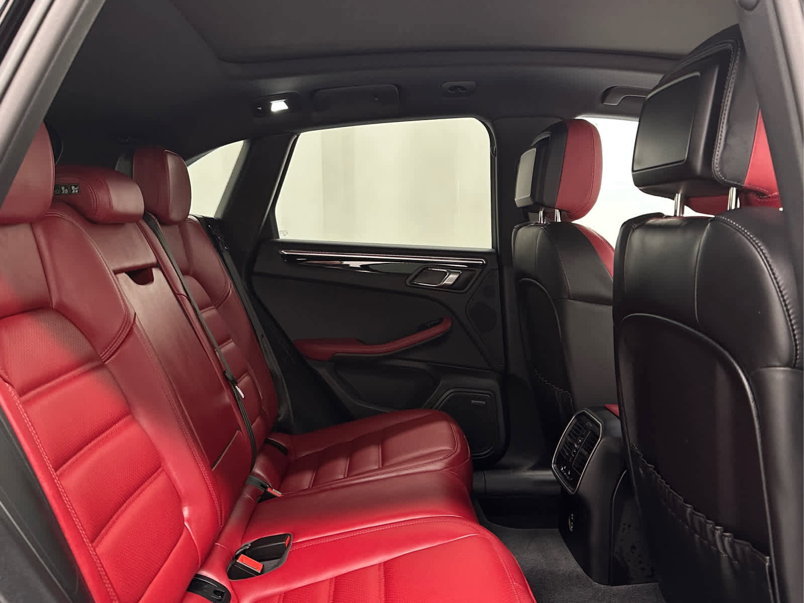 Used 2024 Porsche Macan S image 21