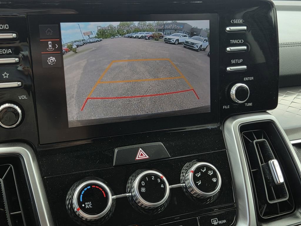Used 2023 Kia Sorento LX image 11