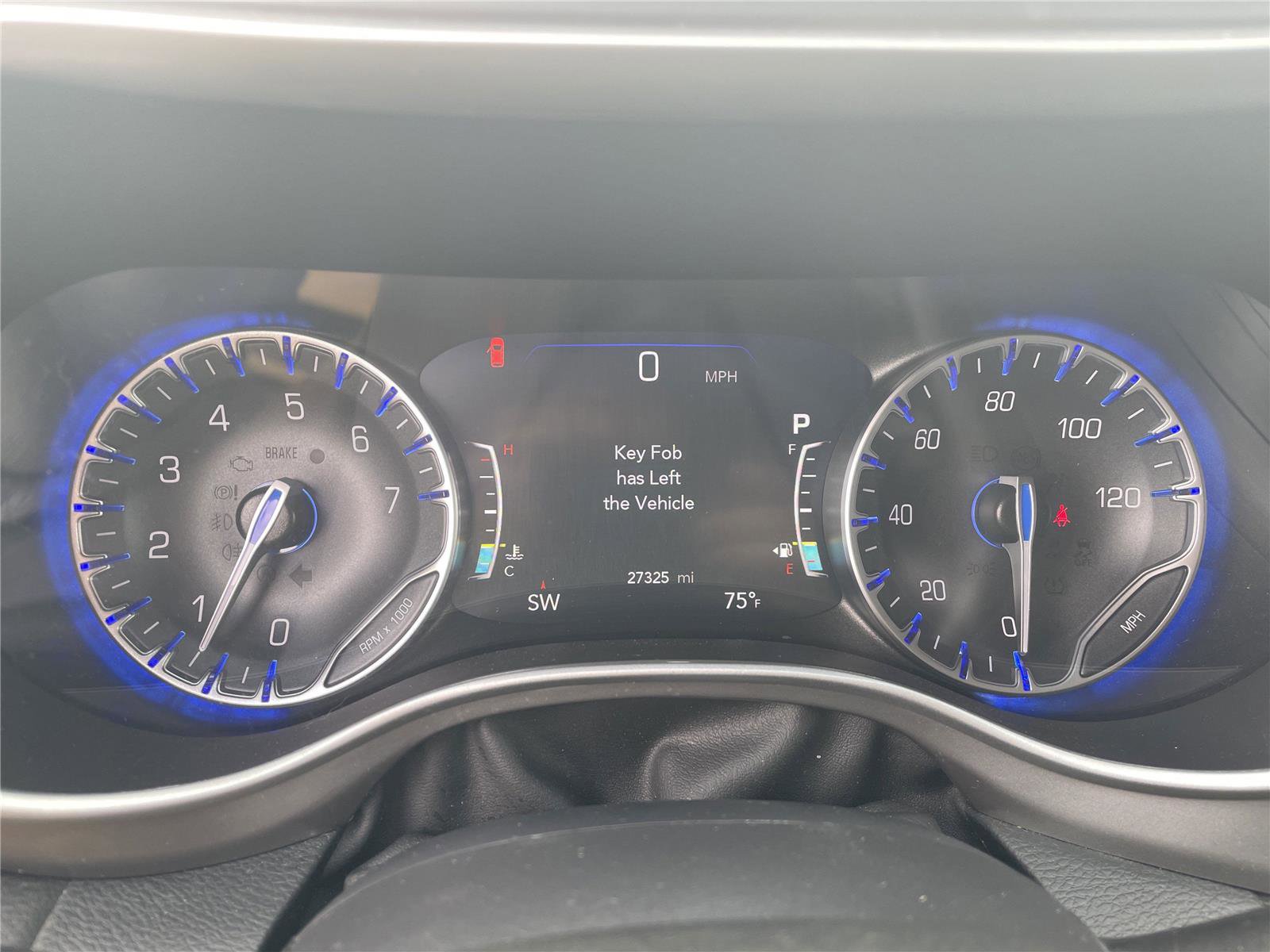 Used 2025 Chrysler Pacifica Select FWD image 19