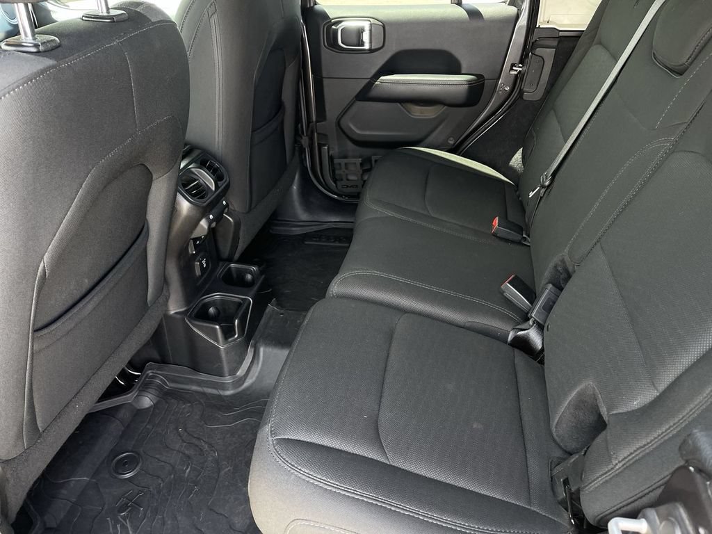 Used 2018 Jeep Wrangler Unlimited Sahara AWD/4WD image 23