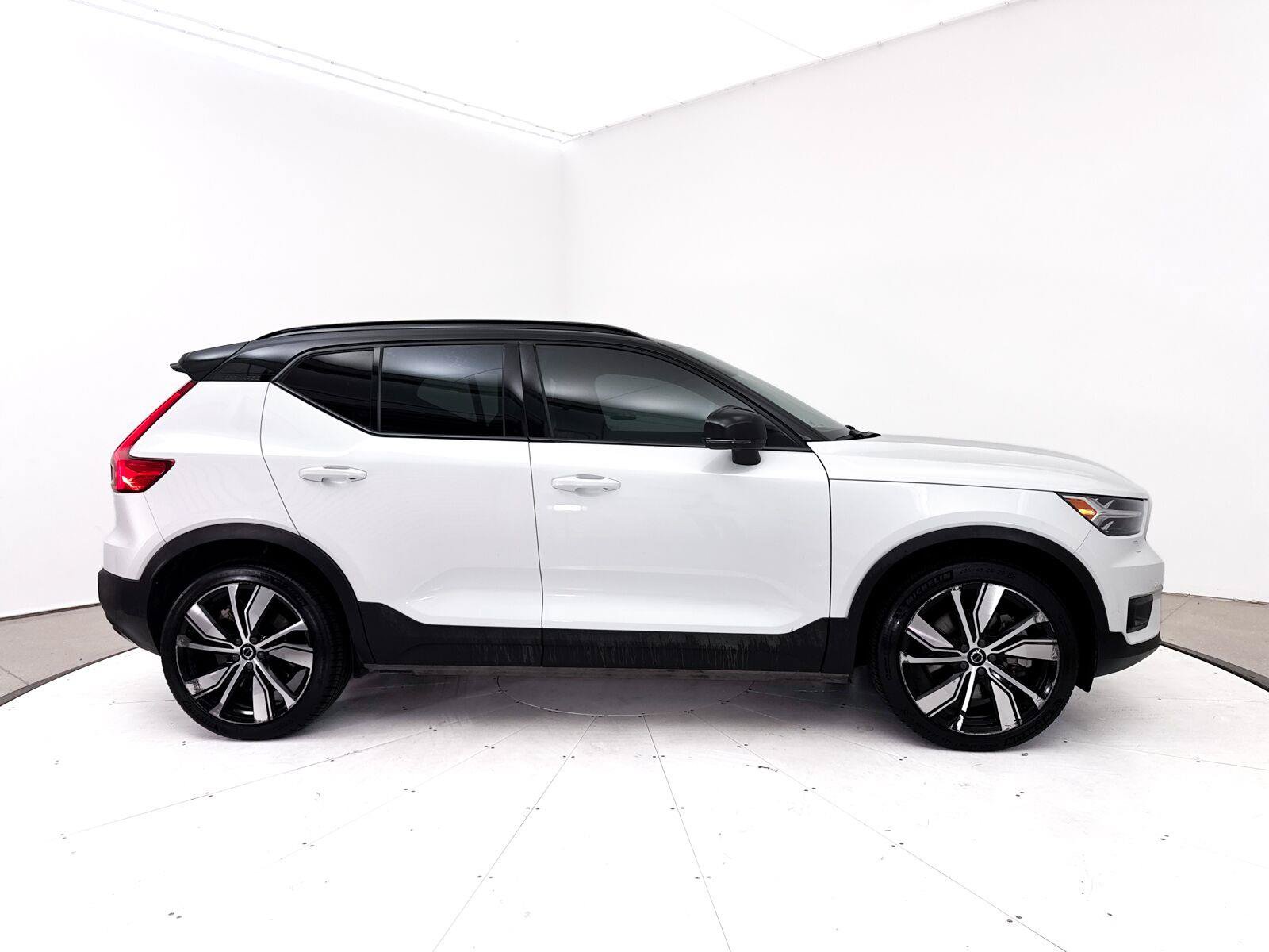 Used 2021 Volvo XC40 P8 Recharge w/ Advanced Package AWD/4WD image 37