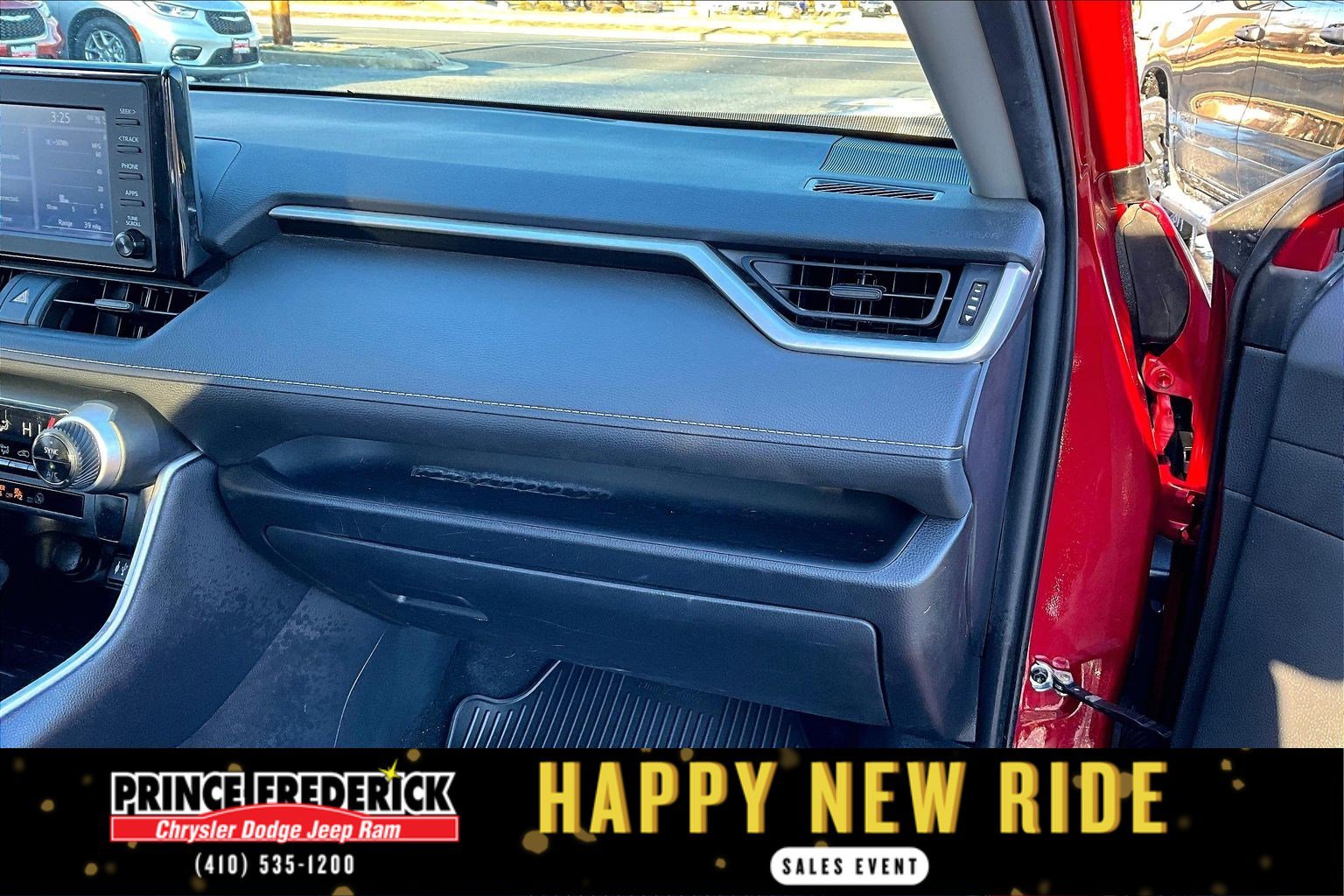 Used 2019 Toyota RAV4 LE image 14