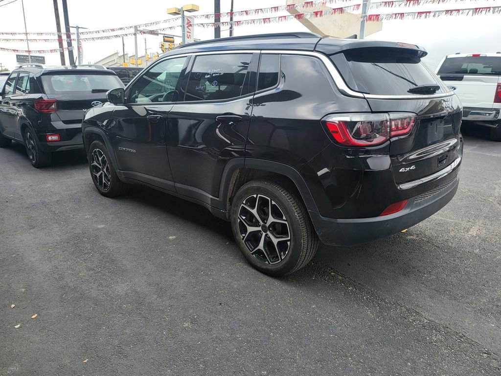 Used 2025 Jeep Compass Limited image 11