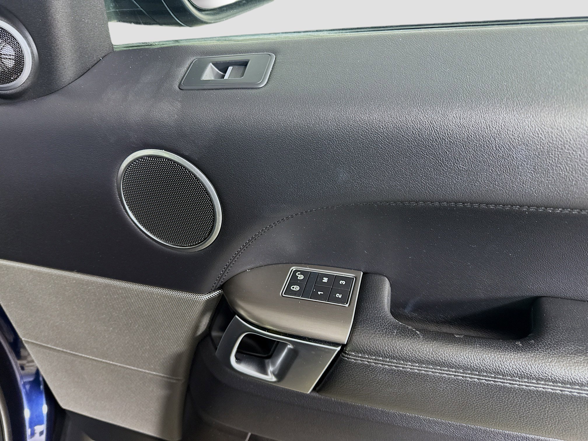 Used 2016 Land Rover Range Rover Sport SE image 31