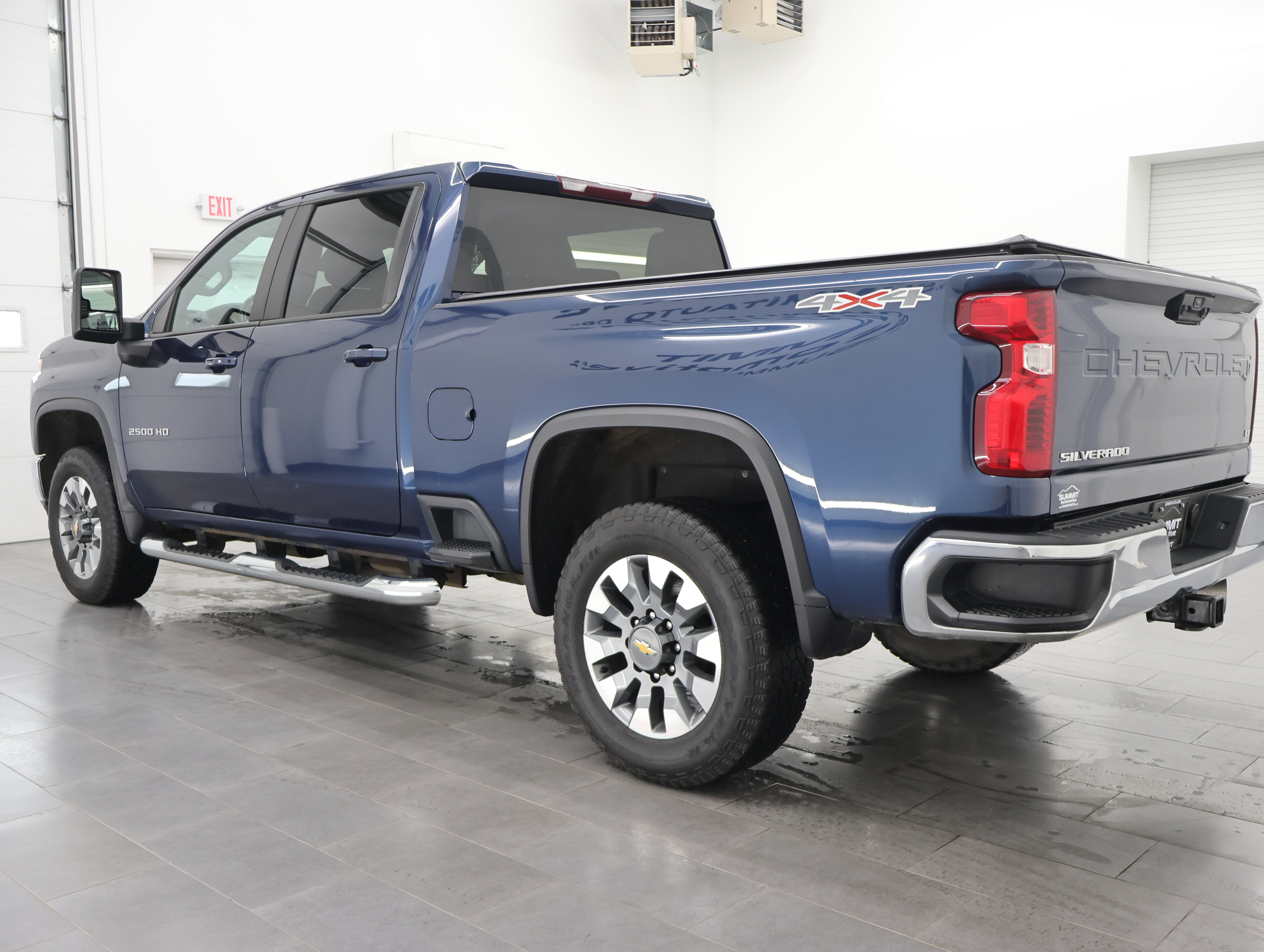 Used 2023 Chevrolet Silverado 2500 LT AWD/4WD image 6
