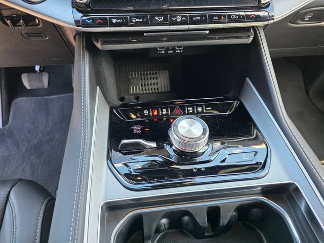 New 2026 Jeep Grand Wagoneer L 4WD w/ HD Trailer Tow Package image 23