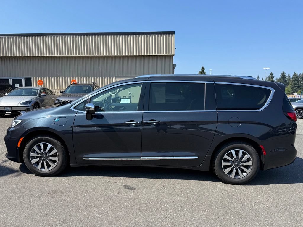 Used 2021 Chrysler Pacifica Limited w/ Premium & Safety Sphere Group FWD image 5