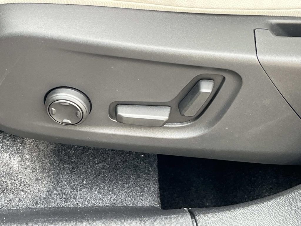 New 2026 Volvo XC40 B5 Plus w/ Protection Package Premier image 22