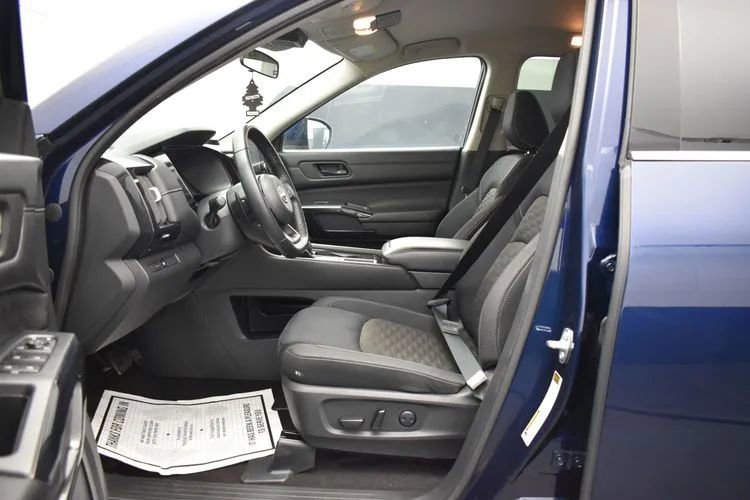 Used 2024 Nissan Pathfinder SV FWD image 14