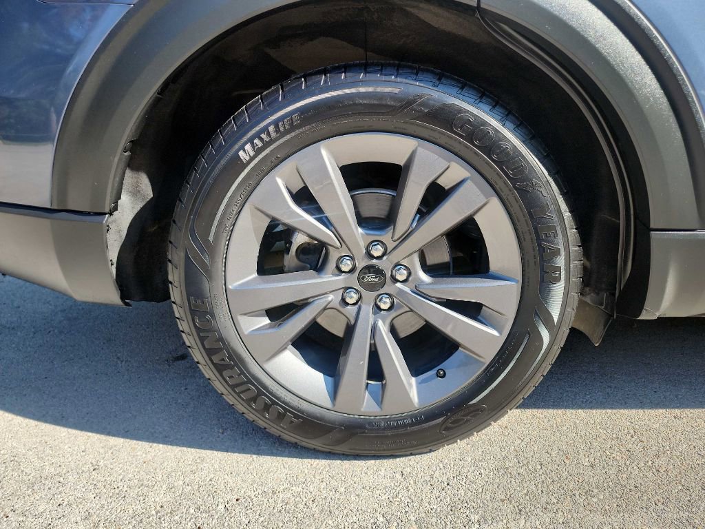 Used 2021 Ford Explorer XLT w/ Equipment Group 202A image 9