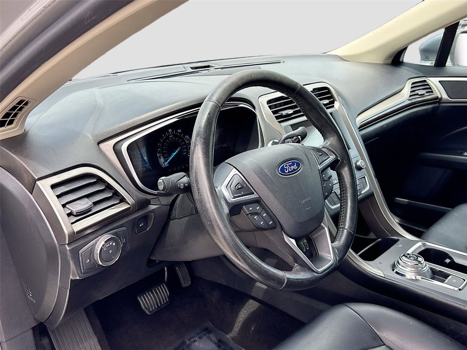Used 2019 Ford Fusion SEL FWD image 9