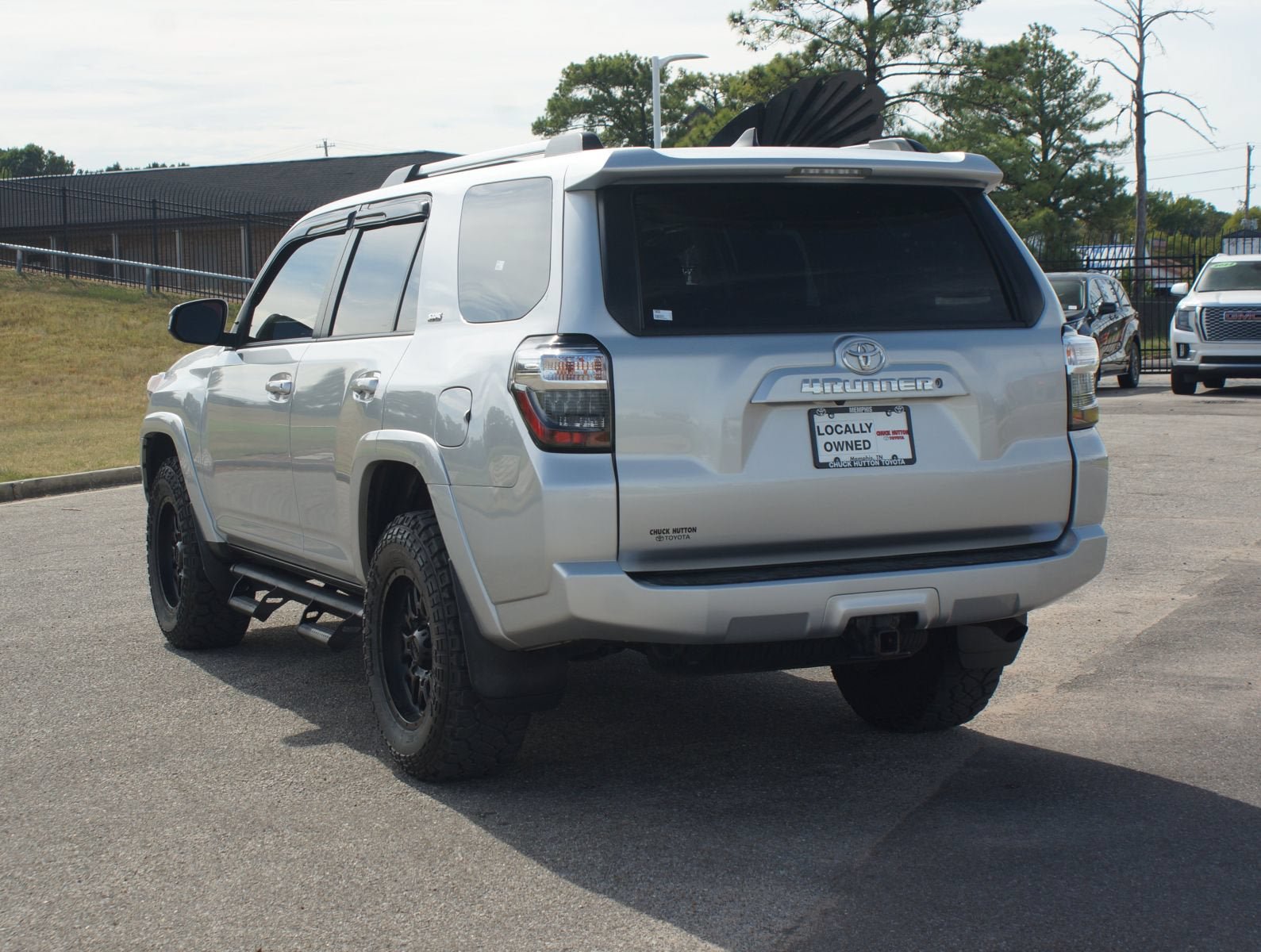 Used 2020 Toyota 4Runner SR5 AWD/4WD image 15