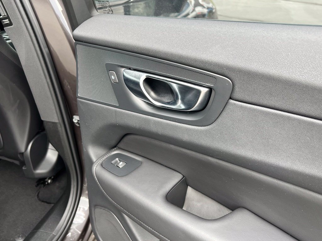 Used 2025 Volvo XC60 B5 Plus w/ Climate Package AWD/4WD image 18