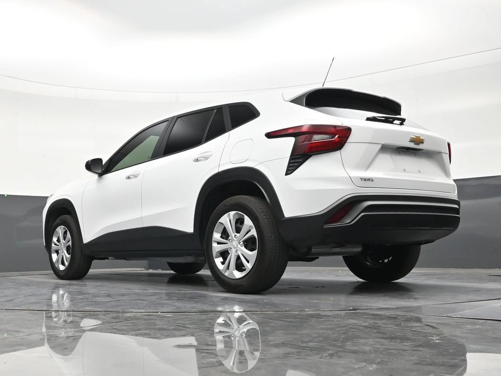 Used 2026 Chevrolet Trax LS FWD image 22