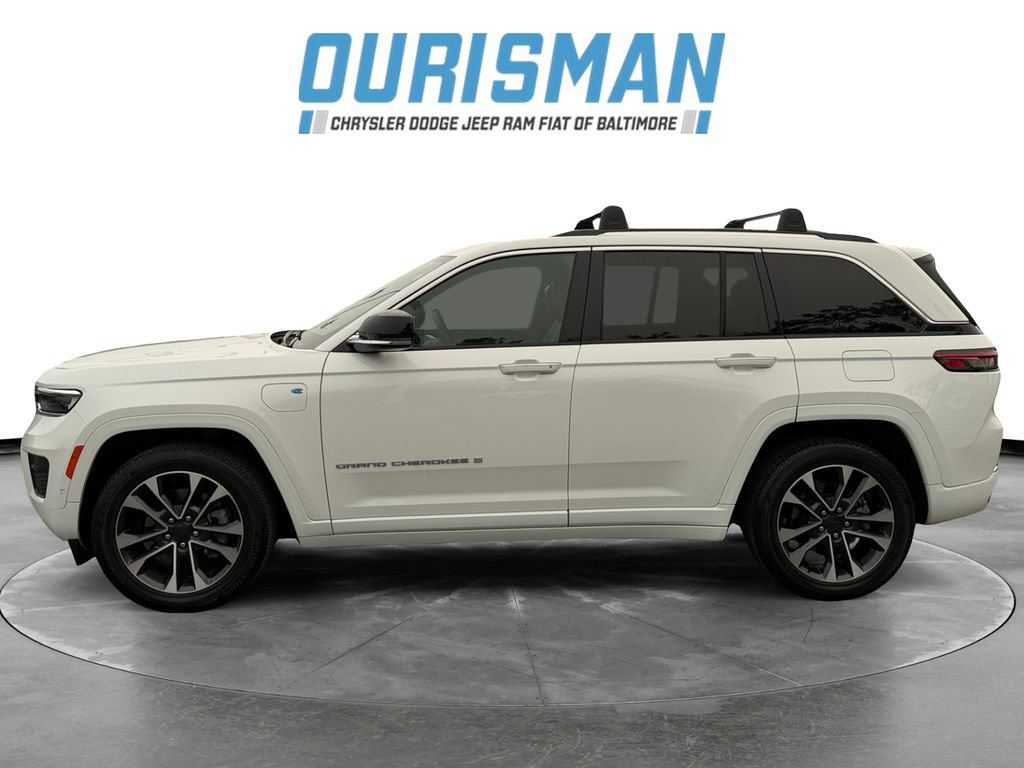 Used 2023 Jeep Grand Cherokee Overland w/ Luxury Tech Group IV AWD/4WD image 3