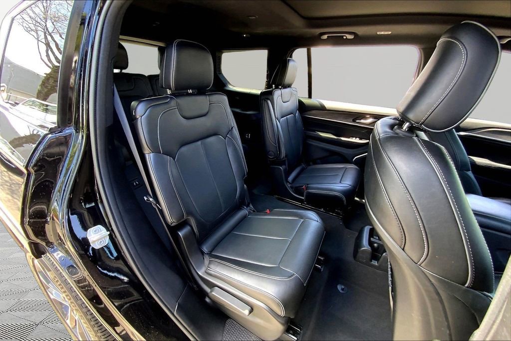 Used 2023 Jeep Grand Cherokee L Overland image 17