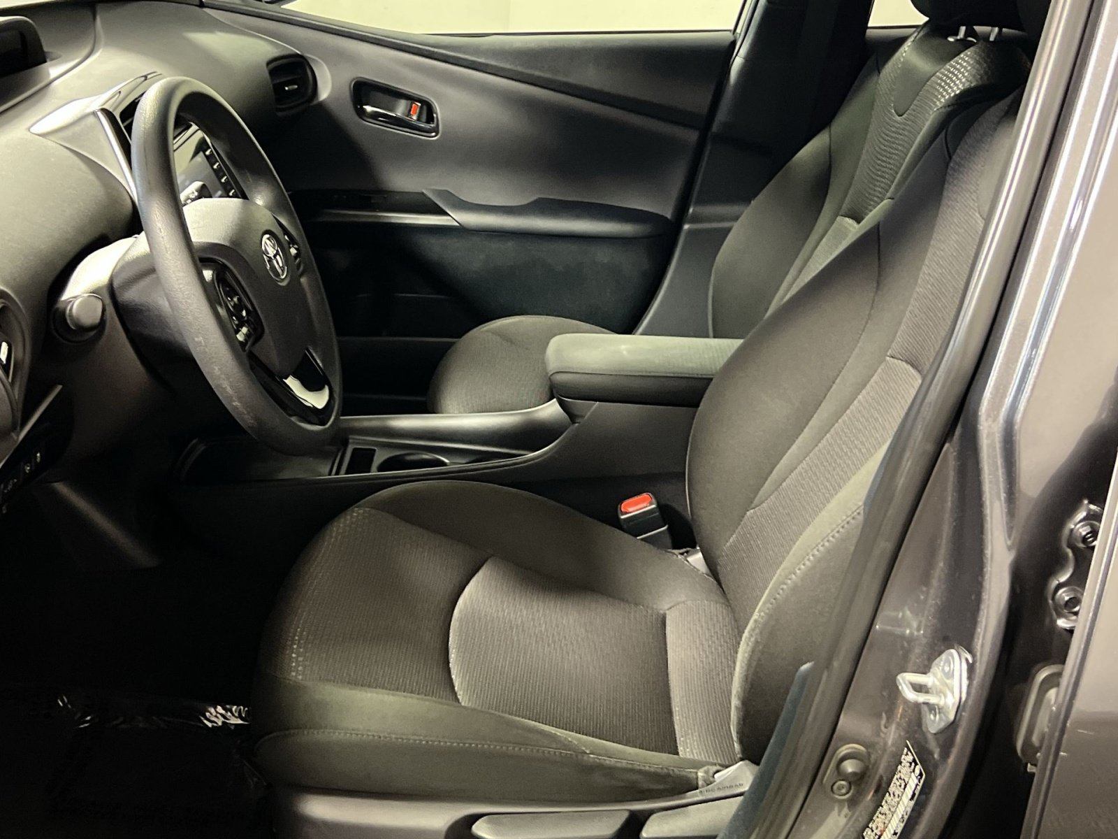Used 2021 Toyota Prius LE w/ Carpet Mat Package (TMS) FWD image 13