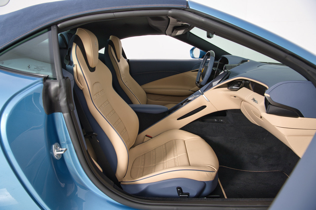Certified 2025 Ferrari Roma Spider RWD image 15
