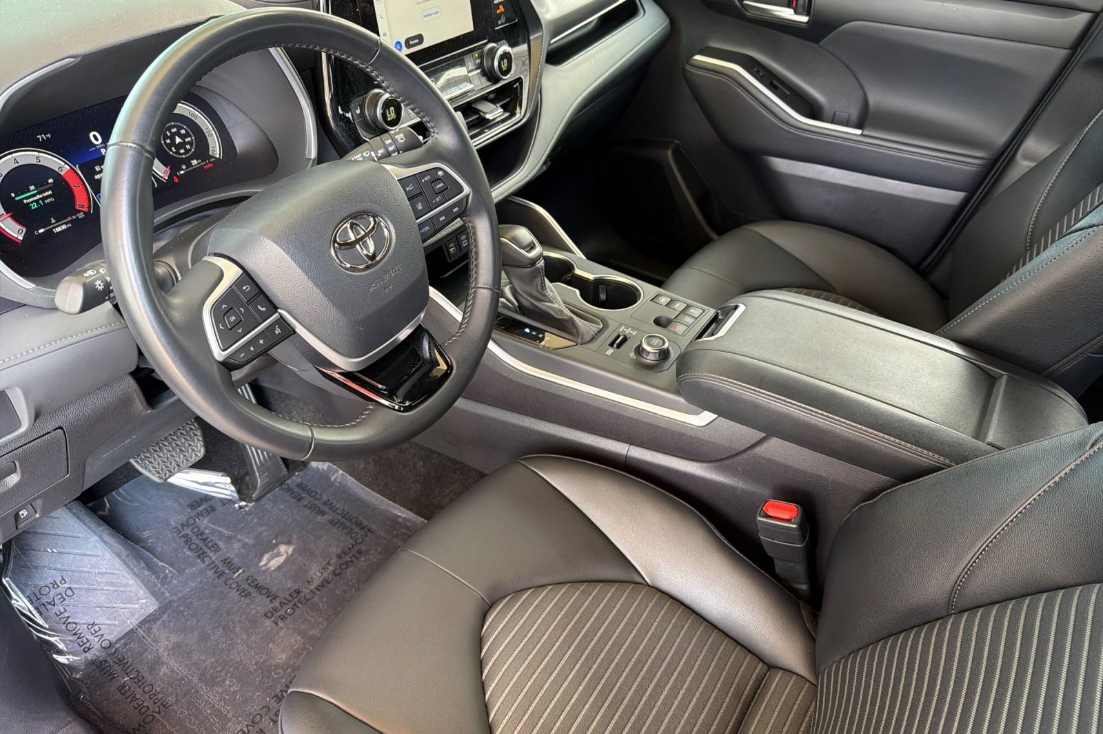 Used 2025 Toyota Highlander XSE AWD/4WD image 11